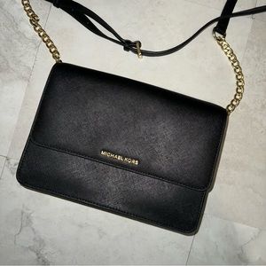 MICHAEL KORS LARGE DANIELA SAFFIANO LEATHER CROSSBODY BAG